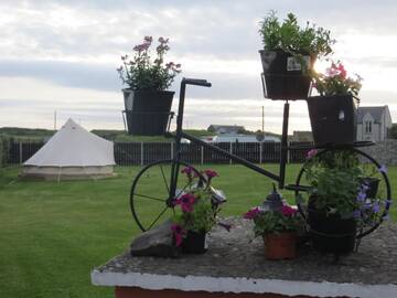 Фото номера Семейный шатер Кемпинги Doolin Glamping г. Дулин 10