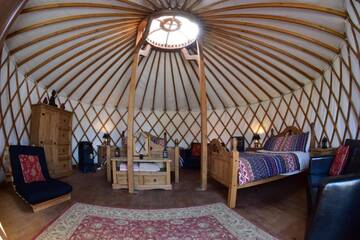 Фото номера Монгольская юрта Кемпинги Doolin Glamping г. Дулин 4
