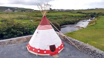 Фото номера Indian Tipi Кемпинги Doolin Glamping г. Дулин 7
