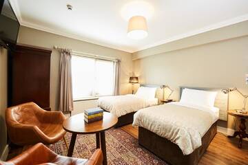 Фото номера Двухместный номер с 2 отдельными кроватями Отель Doolin Inn г. Дулин 2
