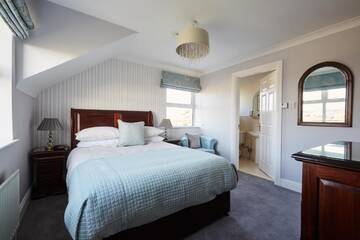 Фото номера Номер с кроватью размера «king-size» и видом на море Гостевой дом Boutique Accommodation in Doolin Village г. Дулин 3