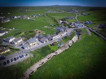 Фото номера Doolin Town Centre Bungalow Дома для отпуска Doolin Village Lodges г. Дулин 23